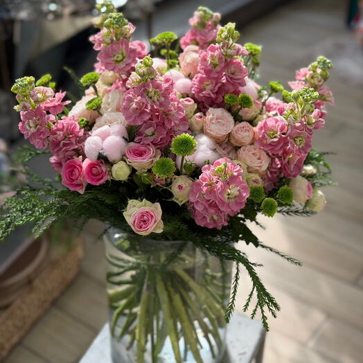 Розовый букет с маттиолой