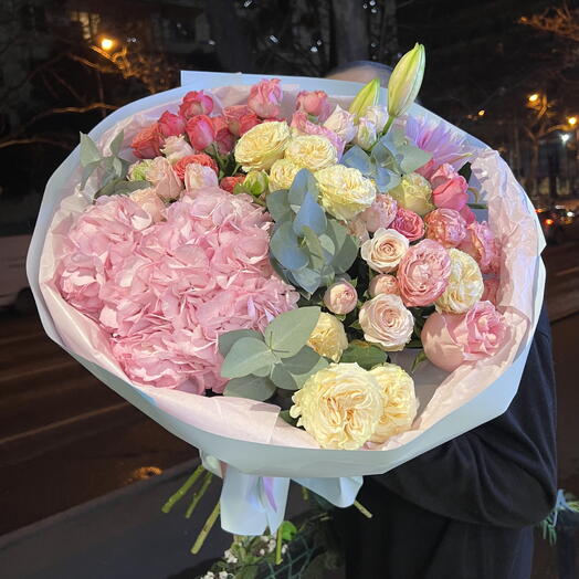 Bouquet with hydrangea and spray roses