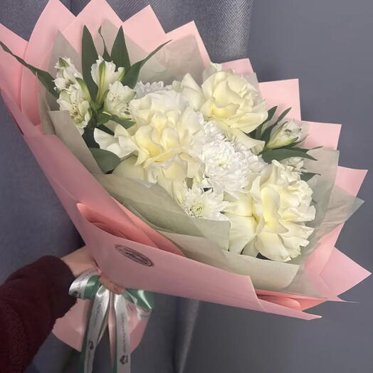 Букет с белыми розами