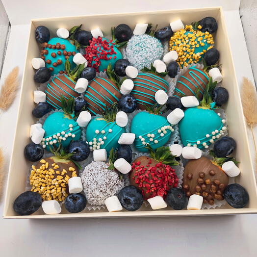 Клубника в шоколаде 16-20 ягод микс