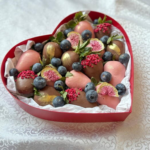 Набор из клубники в шоколаде LOVE размер S