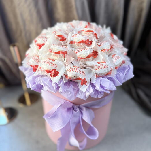 Шляпная коробка с Raffaello