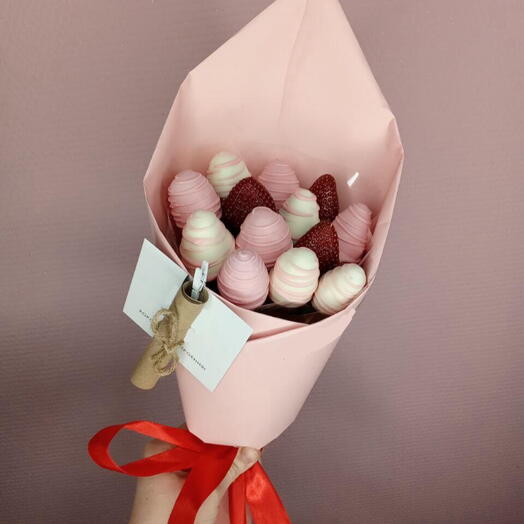 Клубничный букет на 8 марта