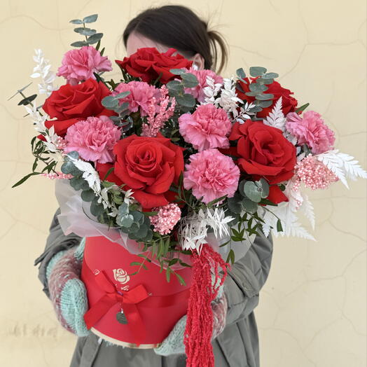 Композиция «Сердце 💖» с розами и эвкалиптом