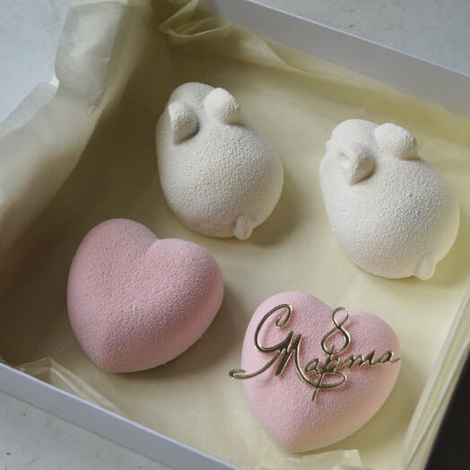 Набор муссовых пирожных 8 марта