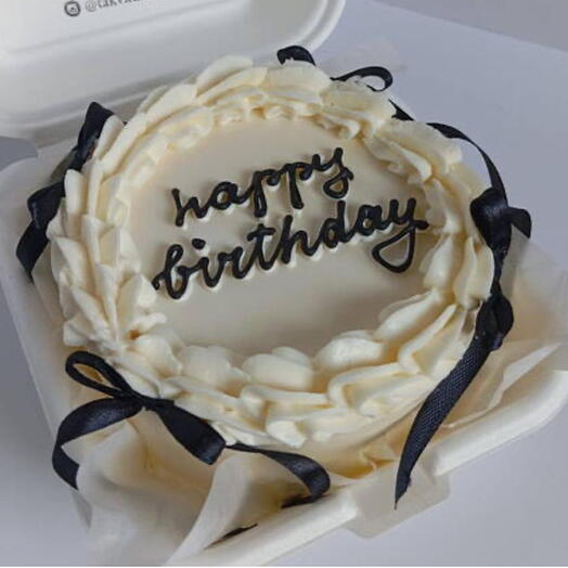 Бенто happy birthday и черными атласными бантами