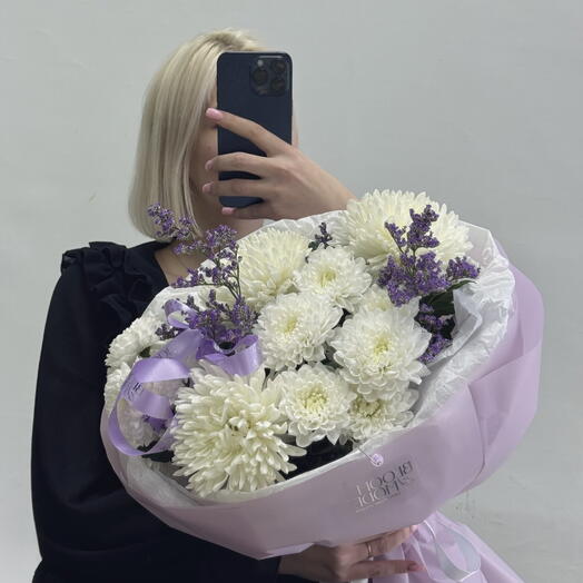 Букет одноголовых и кустовых хризантем