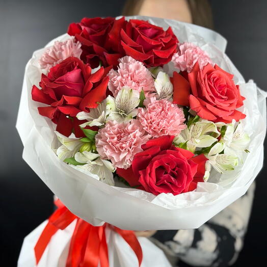 Сборный букет с розой Nina и диантусом🌸
