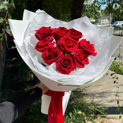 Стильный букет из эквадорских роз