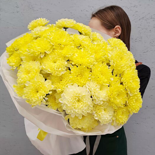 Букет из 9 жёлтых ярких кустовых хризантем