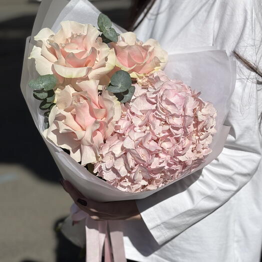 Букет из гортензии и французских роз 🌸