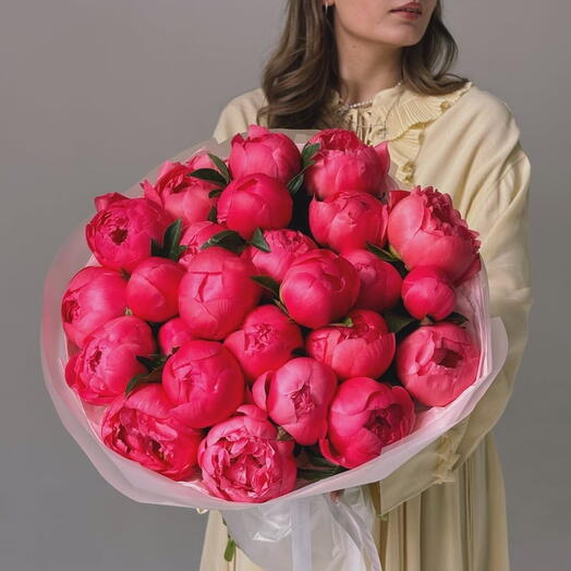 Букет из 25 пионов "CORAL CHARM"
