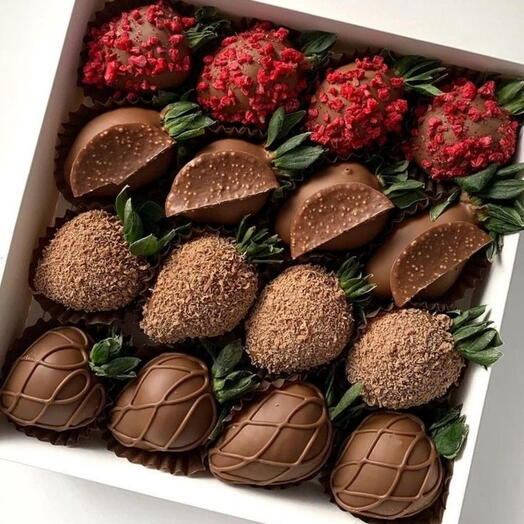 Luxury Artisan Strawberry Box: Caramel   Raspberry Fusion