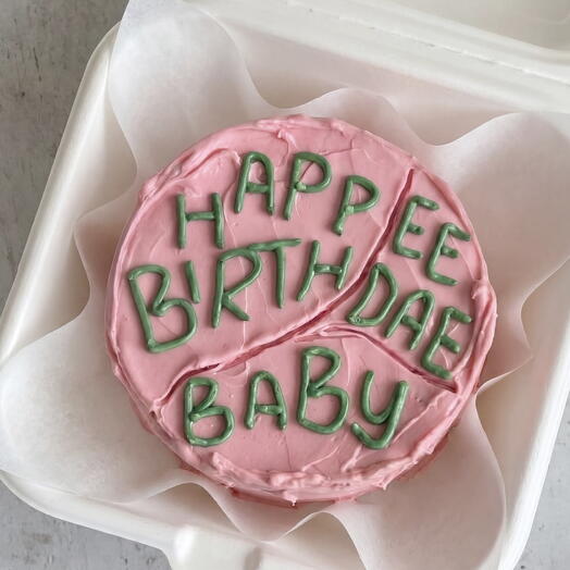 Торт с дизайном «Happee birthdae»