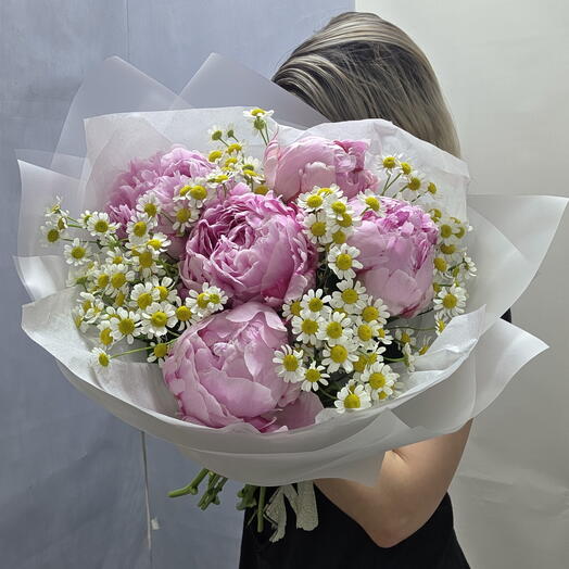 Букет из пионов, камиллы ромашки, Дофаминовый, peony