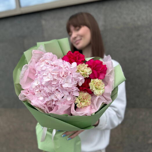Букет «ЯГОДНЫЙ ЗАКАТ В ЗЕЛЁНОМ» 🌿🍓🌅 из французских роз диантусов гортензии