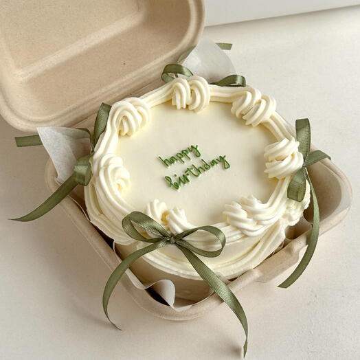 Бенто-торт с рюшами и бантика happy birthday на день рождения, для подруги, для мамы, для девушки
