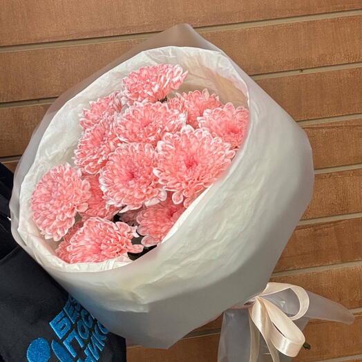 Букет из розовой хризантемы
