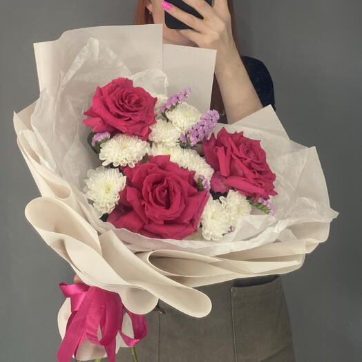 Букет яркий с французской розой 🩷 и белоснежной хризантемой 💕🩷