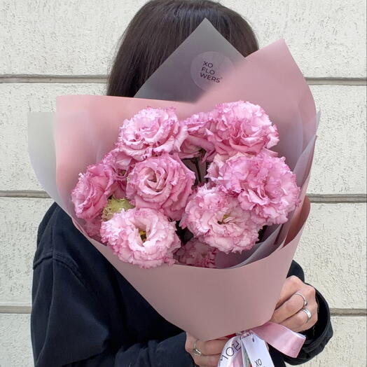 Букет из розовой махровой эустомы от XOFLOWERS