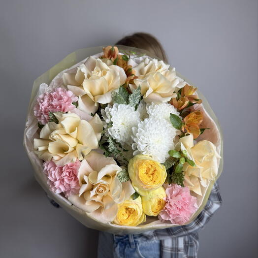 🌸Нежный, кремовый букет с французскими розами, альстремерией, хризантемой и гвоздикой🌸