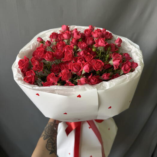Букет красных кустовых роз «черри🌹»