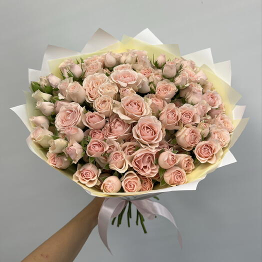 Букет из 25 нежно розовых кустовых роз Полина