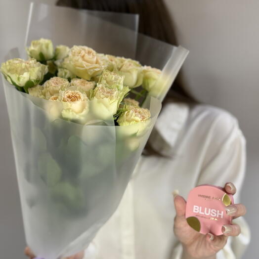 Букет кустовых роз Summer Rose 7 шт. + подарок от Vivienne
Sabo - румяна MACARON