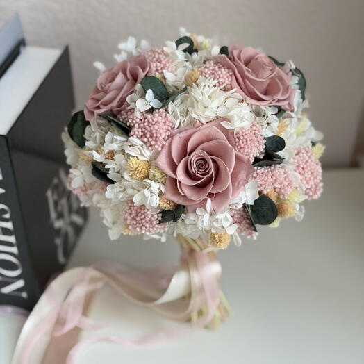Букет невесты с розами пудрового оттенка стабилизированный 🌸и бутоньерка в подарок