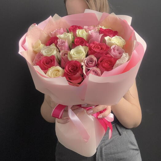 Нежный микс из 25 роз Кения