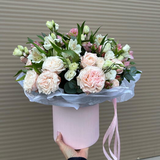 Коробка с бомбастиком и альстромерией 🌸🙂↕️
