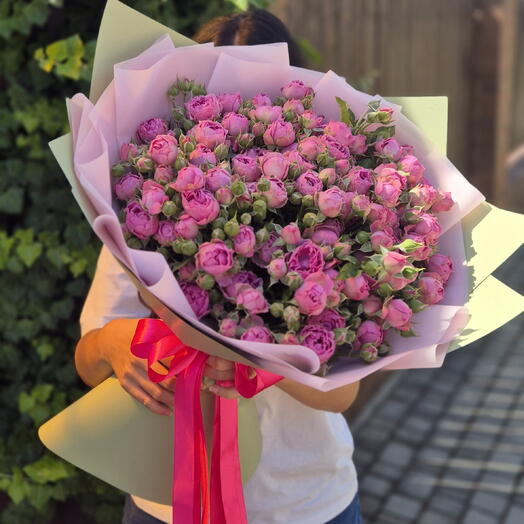 Букет из пионовидных кустовых роз 💝