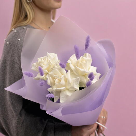 3 французские розы с лагурусом