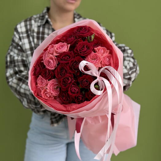 Букет кустовые розы 9 веток в оформлении с бантиком 🌸