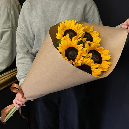 Букет из 5 Подсолнухов в крафте 🌻