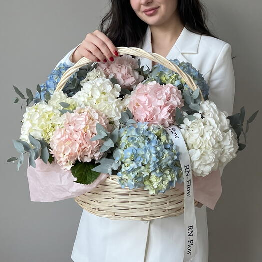 Воздушная корзина с гортензиями 💕