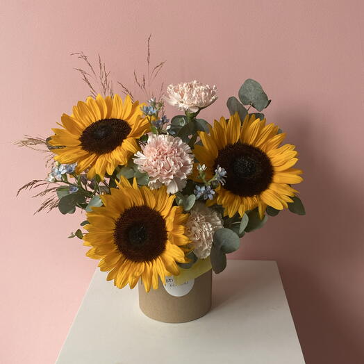 🌼 Солнечная композиция с подсолнухами