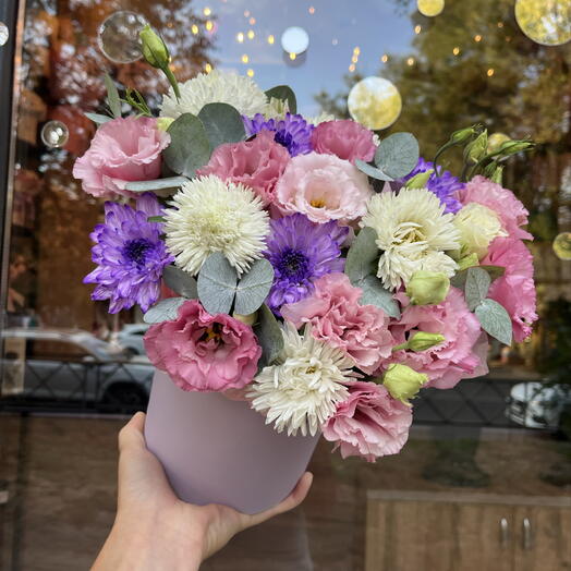 Коробка с цветами:эустома,хризантема и веточки эвкалипта 🌸