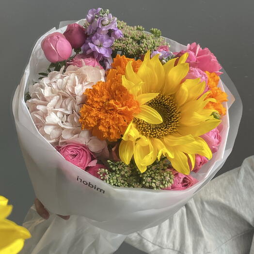 Дофаминовый малыш с подсолнухом, кустовыми розочками и бархатцами🧡
