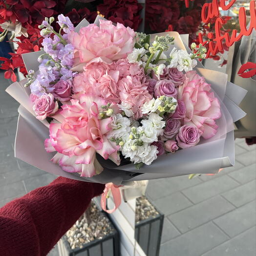 Букет с французскими розами, гортензией и маттиолой💜