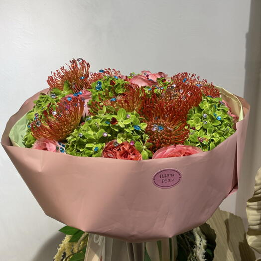Яркий букет со стразами 💐