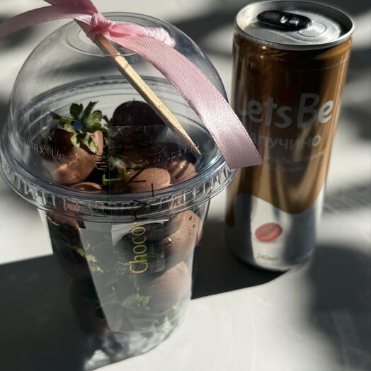 Клубника в шоколаде и кофе capuchino