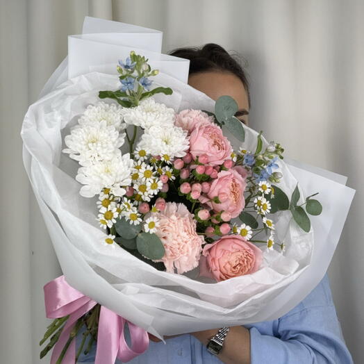 Букет дня ❣️Цветочная поляна | с незабудками, кустовой Джульеттой, гиперикумом, ромашками, диантусами, хризантемой и эвкалиптом