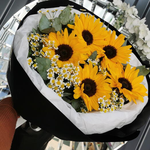 Букет подсолнух с матрикарией🌼