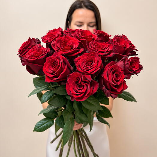 🌹 17 красных роз на ленте