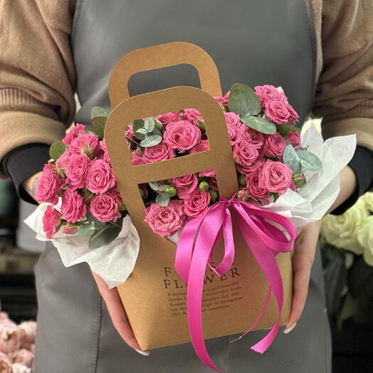 Capricho — Композиция из ярко-розовых кустовых роз