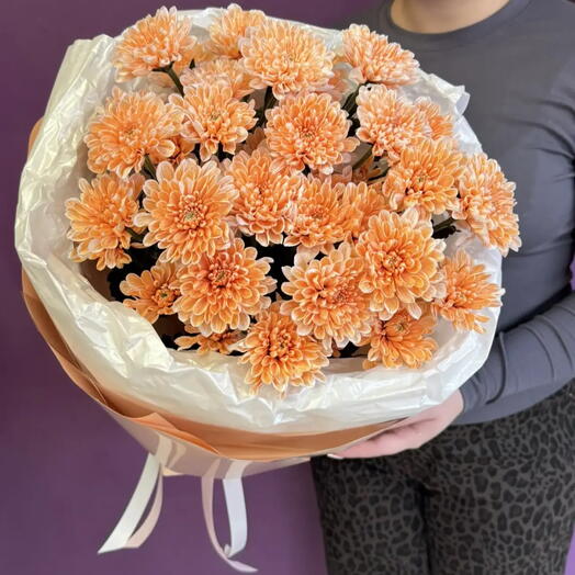 Букет из 5 персиковых кустовых хризантем