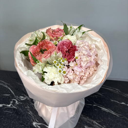 Пионовидная Роза,гортензия,ромашка и альстромерия