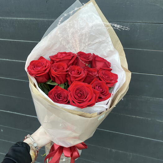 Букет из 11 алых роз