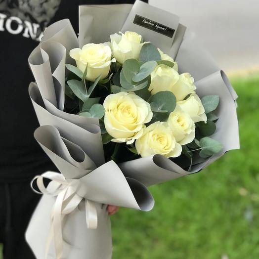 The tenderness of white roses